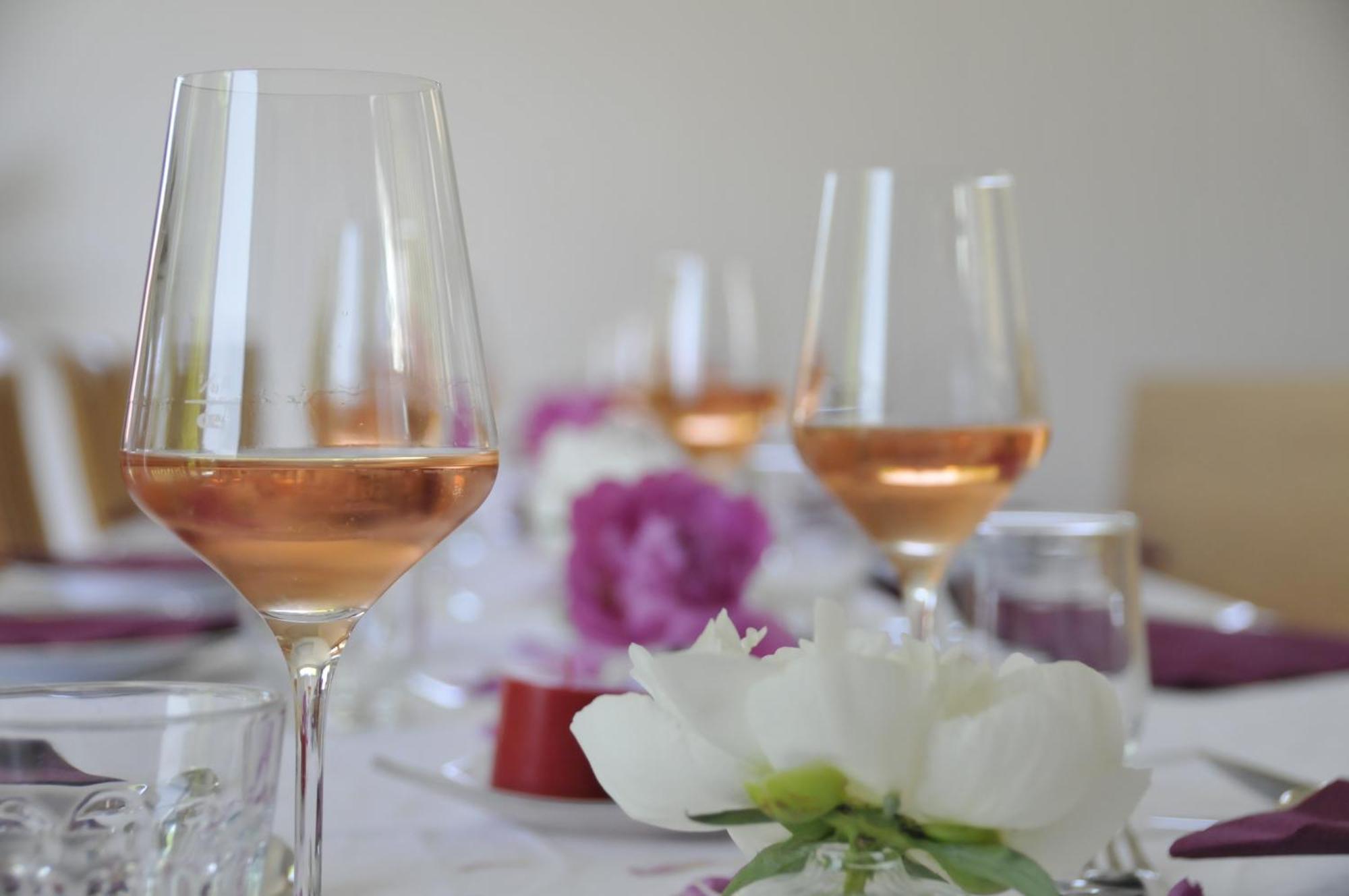Wein + Bett Wiedeck Stetten ภายนอก รูปภาพ