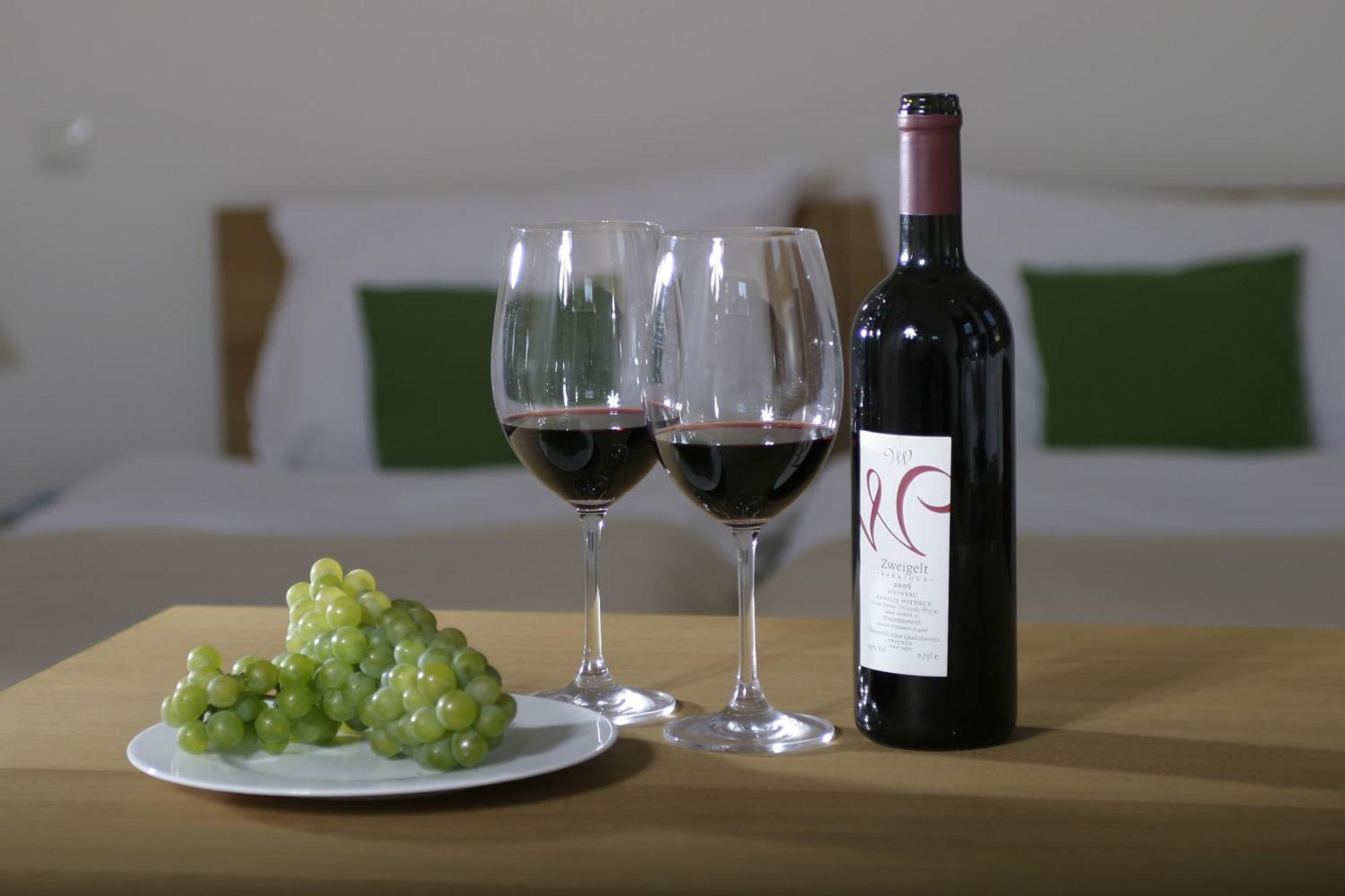 Wein + Bett Wiedeck Stetten ภายนอก รูปภาพ